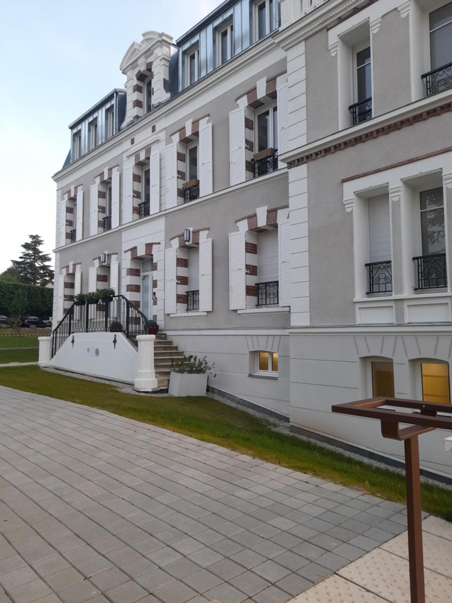 Appart Dans Petit Chateau En Centre Ville Lagny-sur-Marne Exterior foto