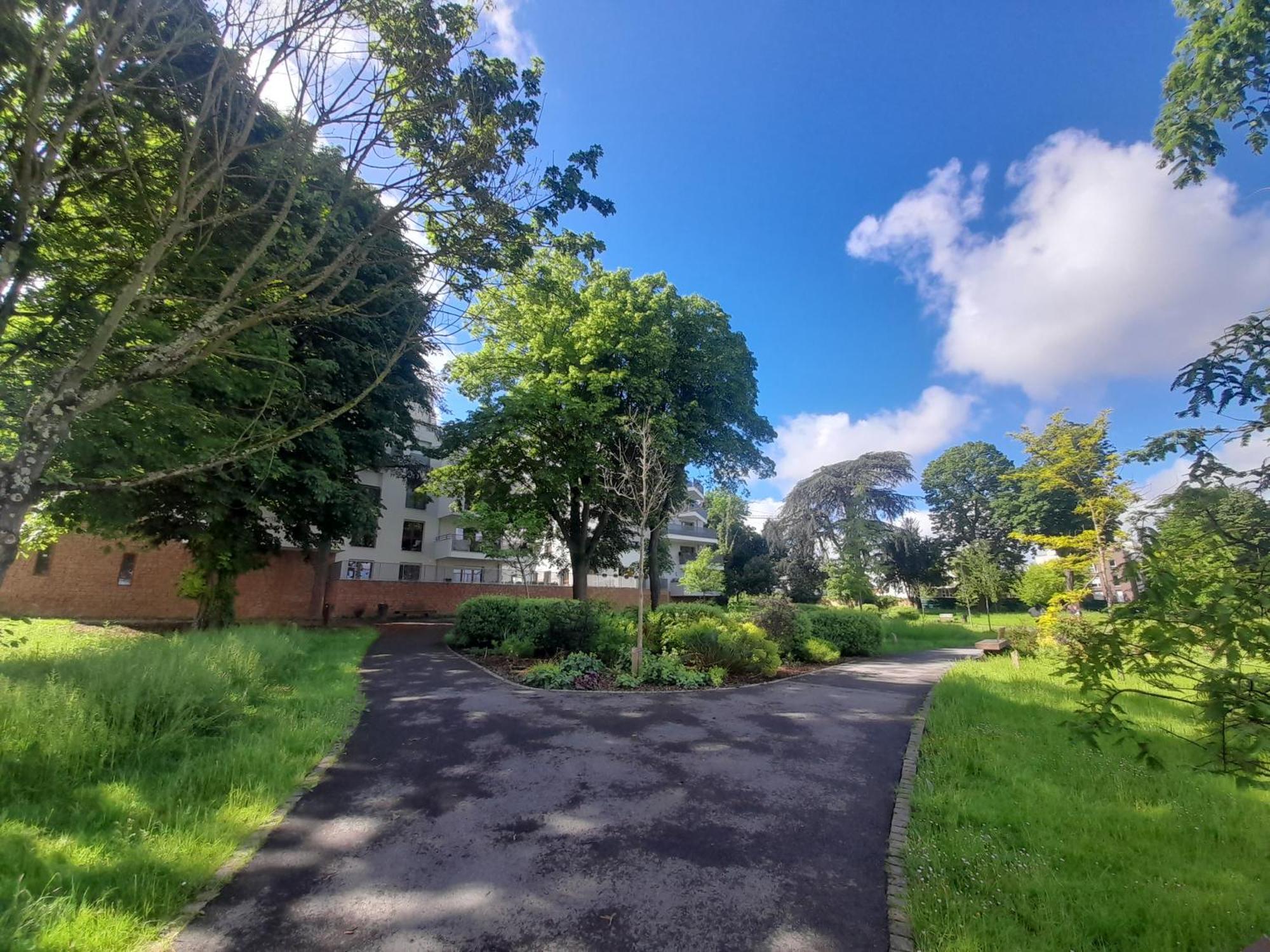 Appart Dans Petit Chateau En Centre Ville Lagny-sur-Marne Exterior foto